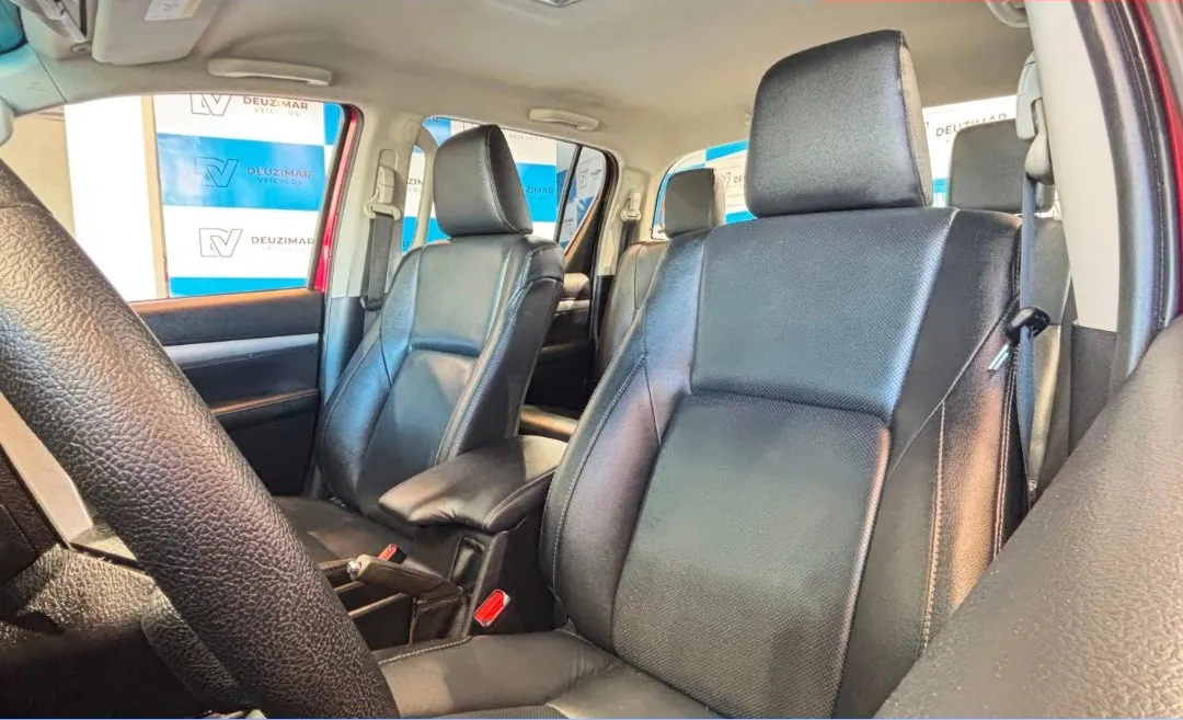 Toyota Hilux 2021, foto 6 de 8