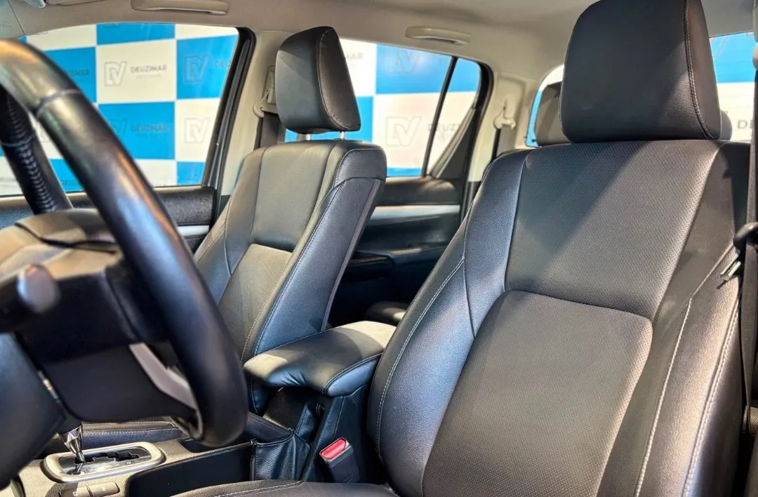 Toyota Hilux 2023, foto 6 de 8